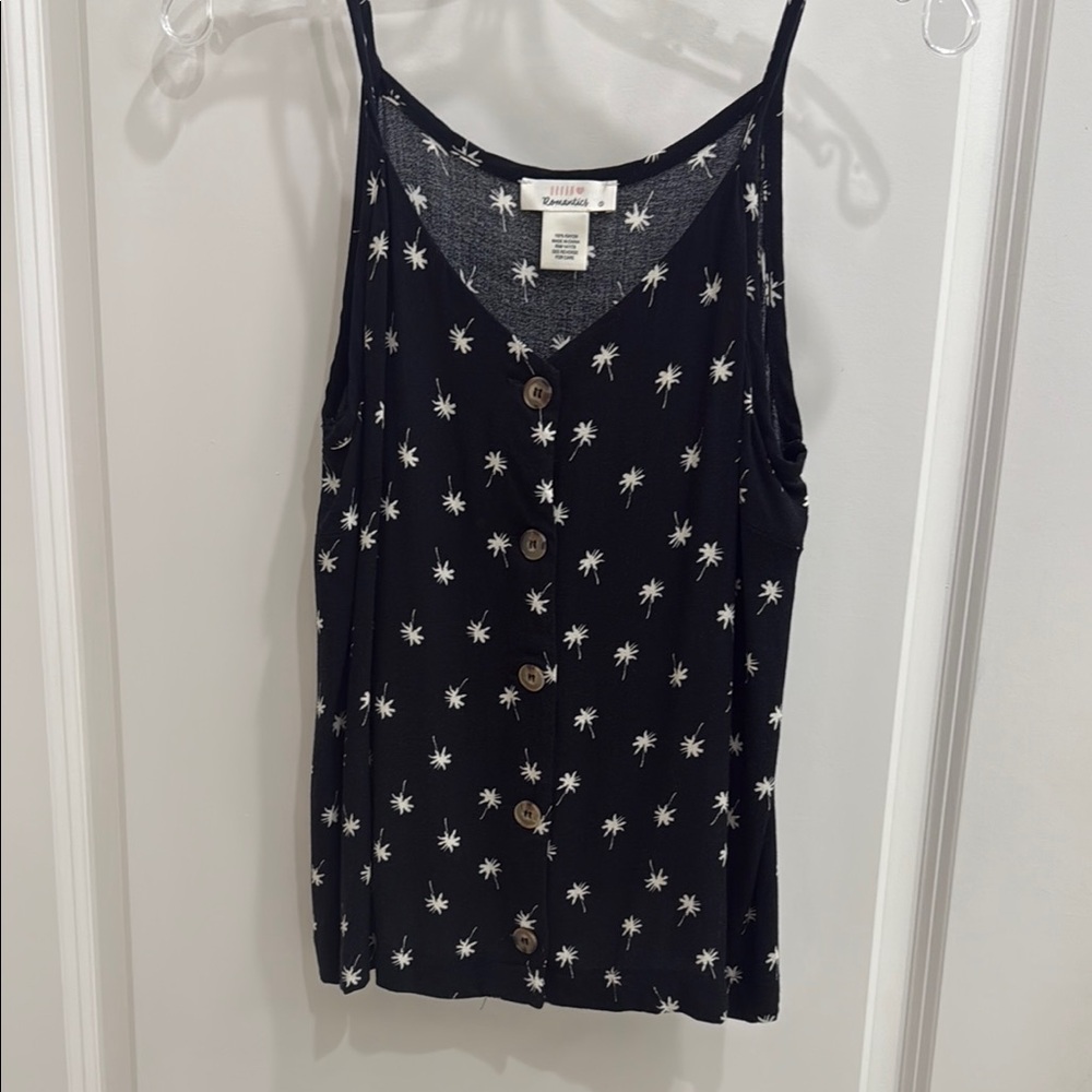URBAN Romantics Black with white design Camisole Buttoned Tank Top size small